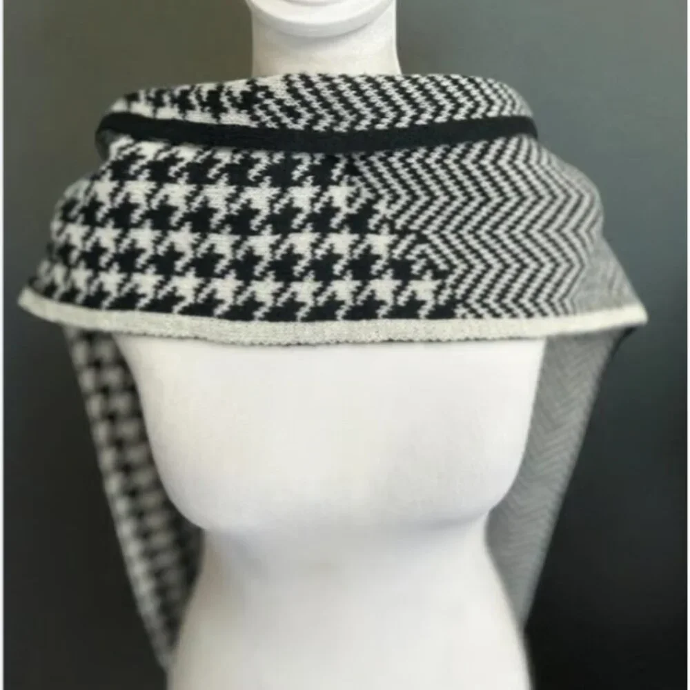 Unisex Black & White Knit Scarf – Herringbone & Houndstooth Pattern Winter Wrap